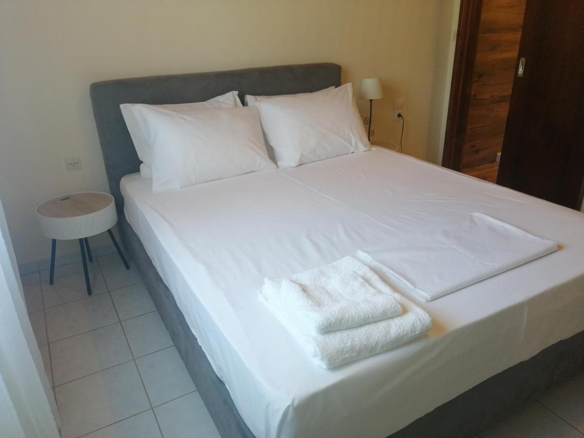 Areti Apartment Afra ภายนอก รูปภาพ