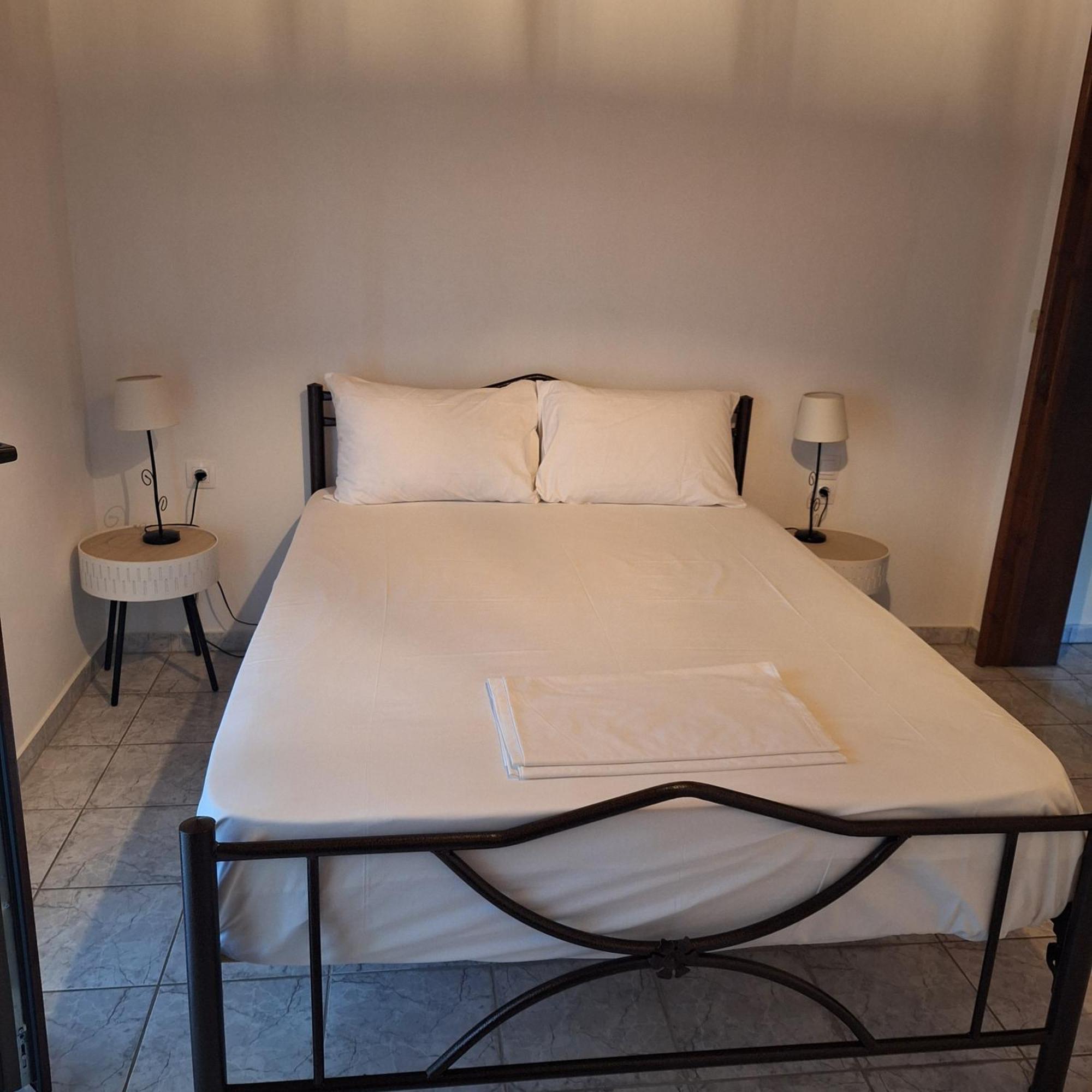 Areti Apartment Afra ภายนอก รูปภาพ