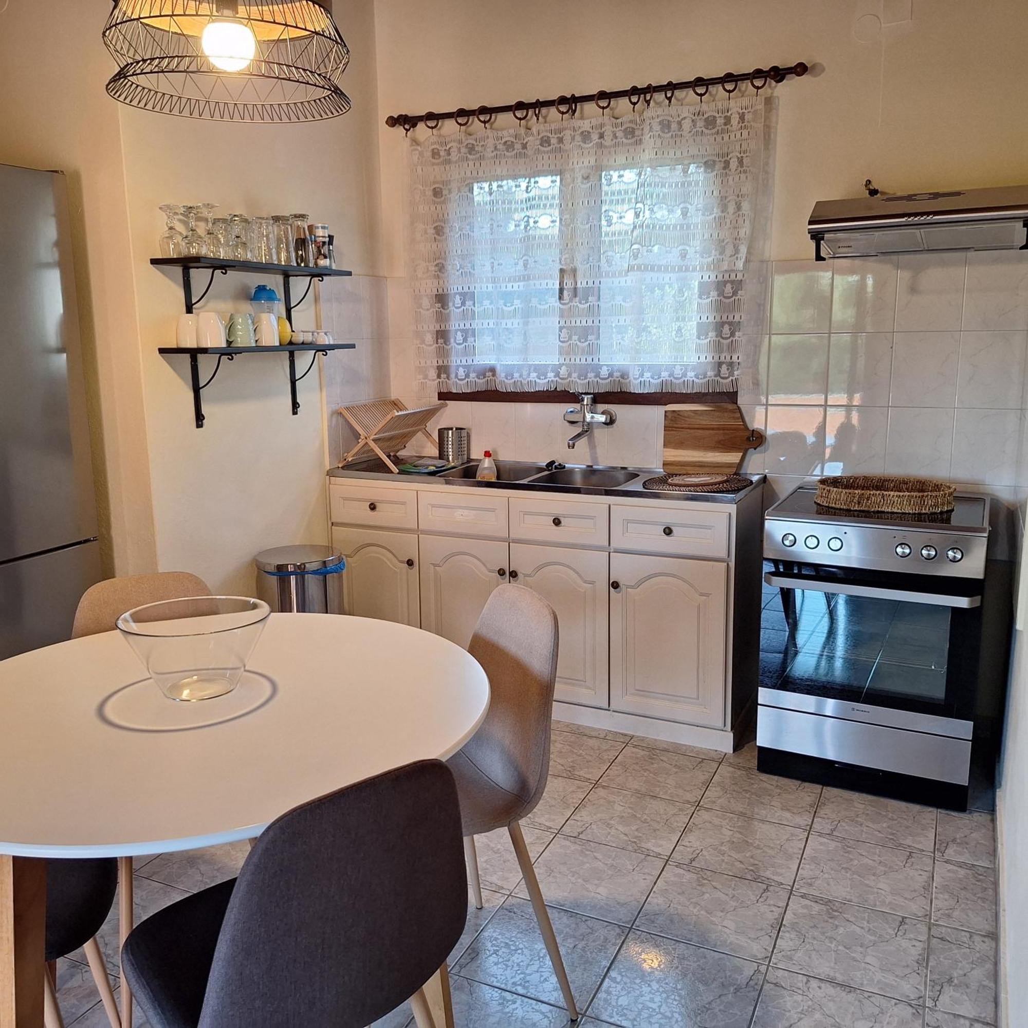 Areti Apartment Afra ภายนอก รูปภาพ